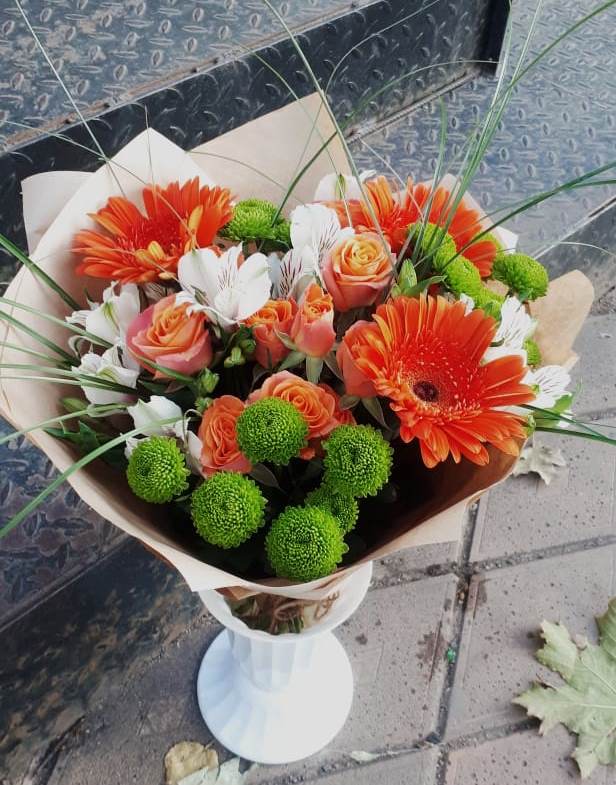 Букет цветов из: Герберы, Хризантемы, Альстромерии и Розы в Реж