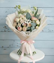 Букет цветов из:  Розы и Лизиантусы в Реж