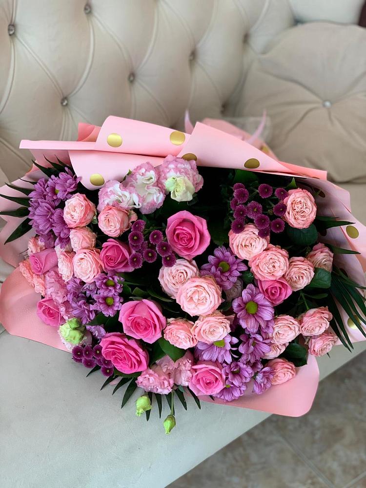 Букет цветов из: Хризантемы, Розы и Лизиантусы в Реж