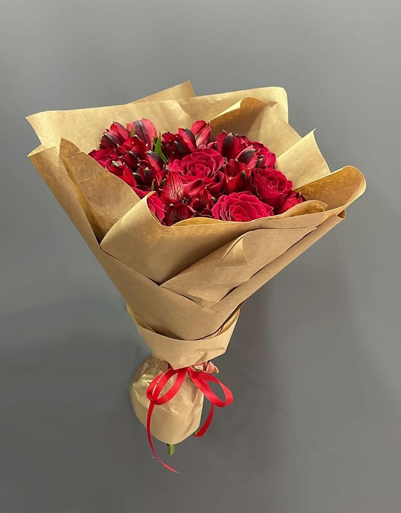 Букет цветов из: Альстромерии и Розы в Реж