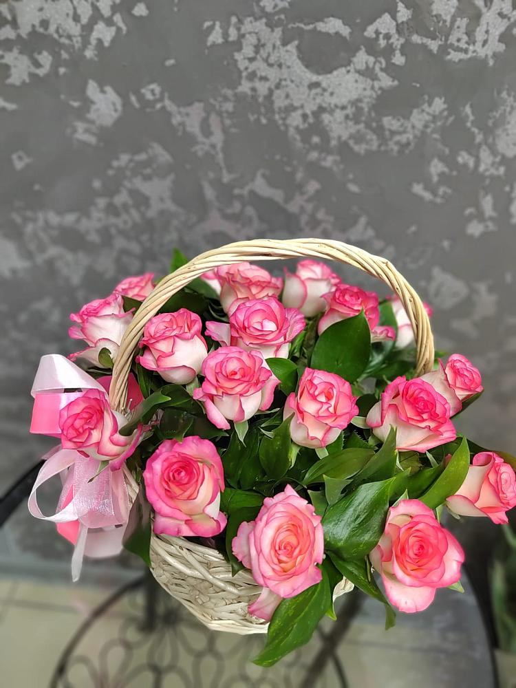 Цветочная композиция из Розы в корзине в Реж