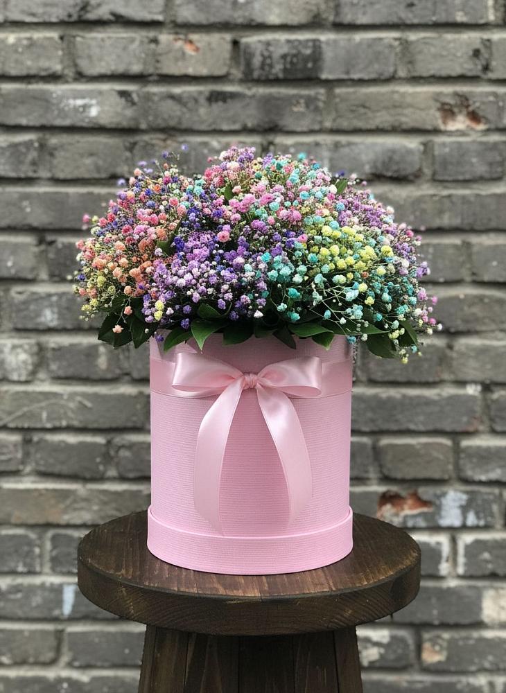 Цветочная композиция из Гипсофила и Розы в шляпной коробке в Реж