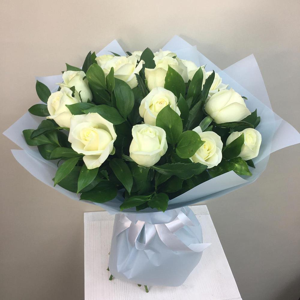 Букет 15 Белых роз Проуд в Реж