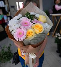 Букет цветов из:  Герберы, Розы и Хризантемы в Реж
