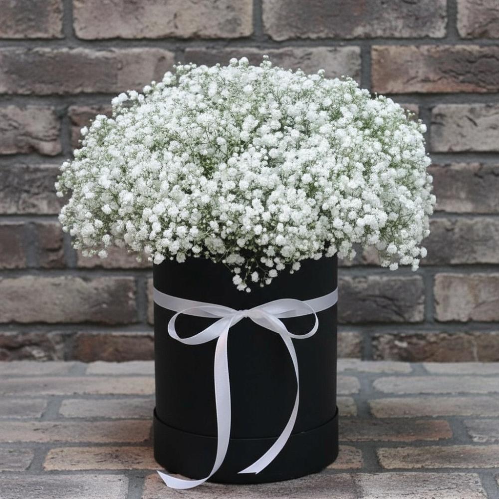 Цветочная композиция из Гипсофила в шляпной коробке в Реж