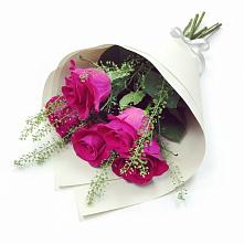 Букет цветов из:  Розы в Реж