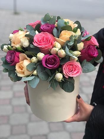 Цветочная композиция из Розы в шляпной коробке в Реж