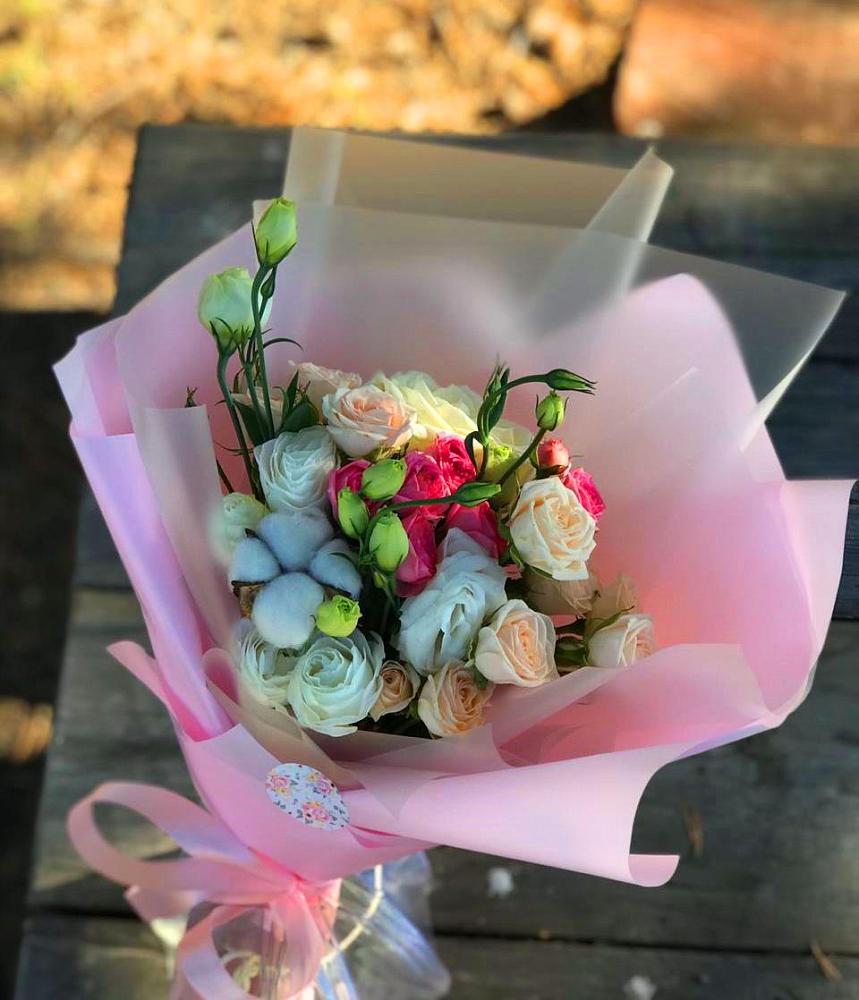 Букет цветов из: Розы и Лизиантусы в Реж