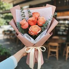 Букет цветов из:  Розы в Реж