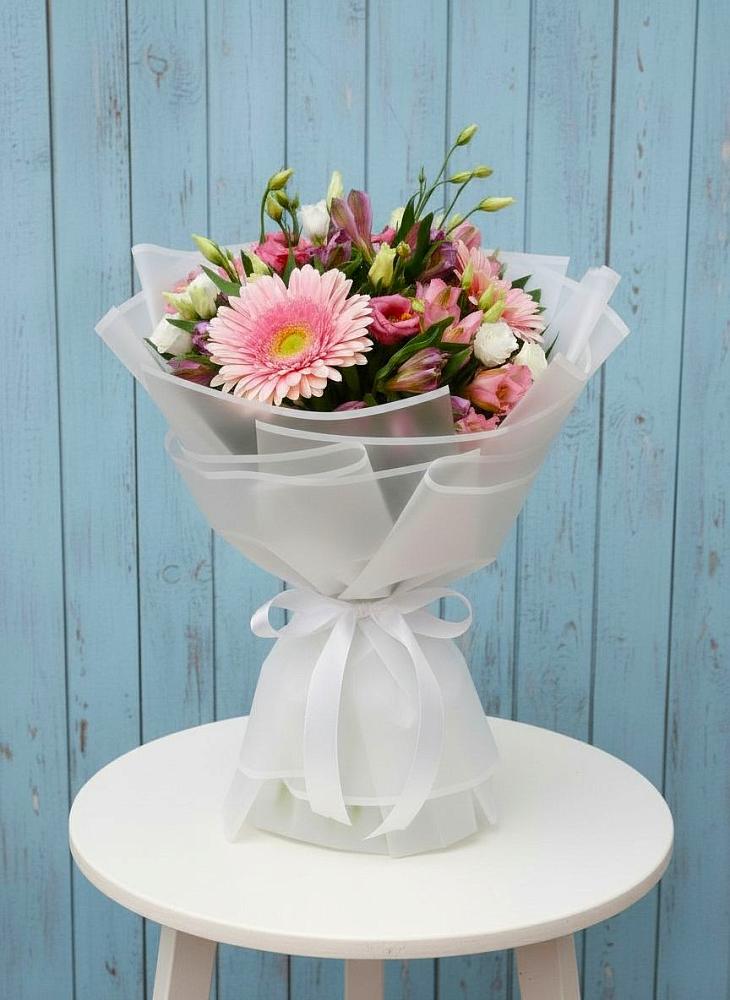 Букет цветов из: Герберы, Альстромерии и Лизиантусы в Реж