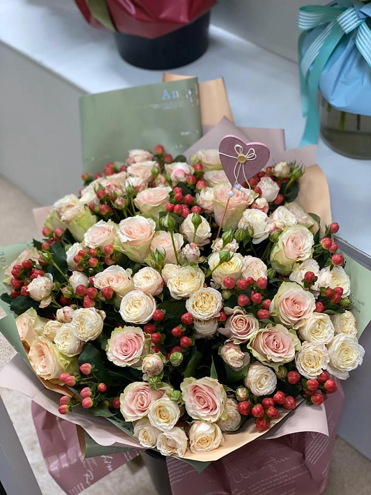 Букет цветов из: Розы в Реж