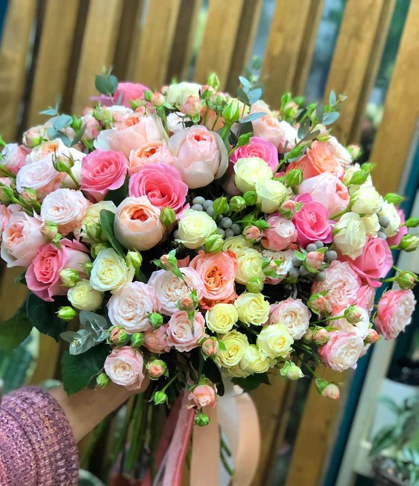 Букет цветов из: Розы в Реж