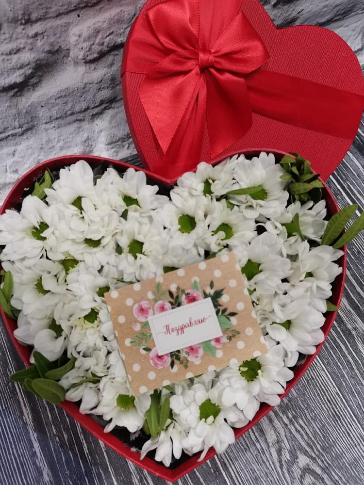 Цветочная композиция из Хризантемы в виде сердца в Реж