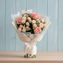 Букет цветов из:  Розы в Реж