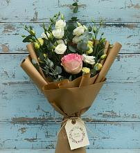 Букет цветов из:  Розы и Лизиантусы в Реж