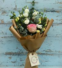 Букет цветов из:  Розы и Лизиантусы в Реж