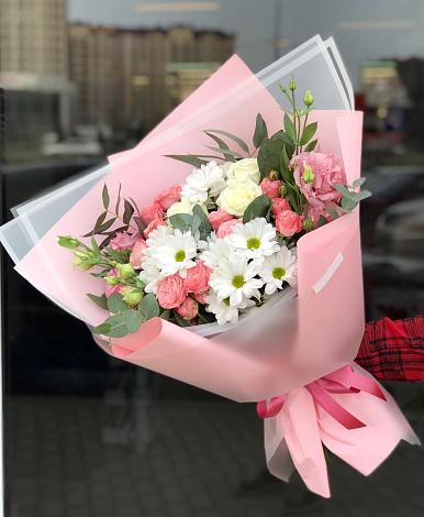 Букет цветов из: Розы, Лизиантусы и Хризантемы в Реж