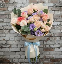 Букет цветов из:  Розы, Лизиантусы и Гвоздики в Реж