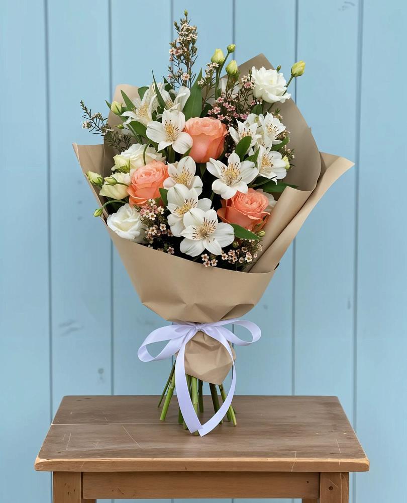 Букет цветов из: Альстромерии, Лизиантусы, Розы и Хризантемы в Реж