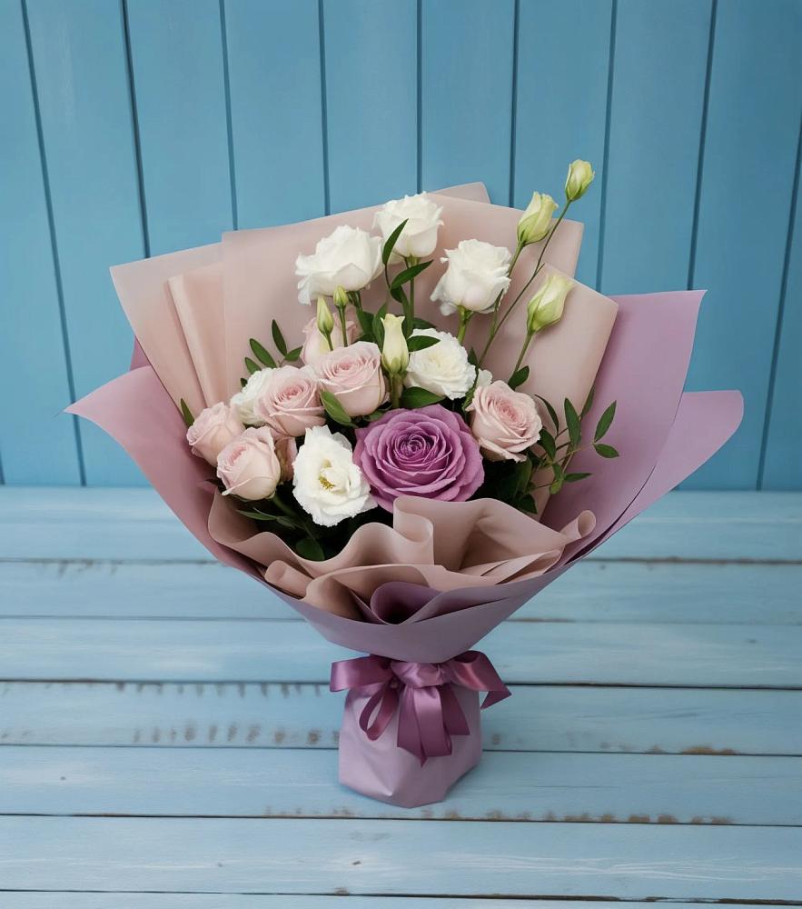 Букет цветов из: Розы и Лизиантусы в Реж